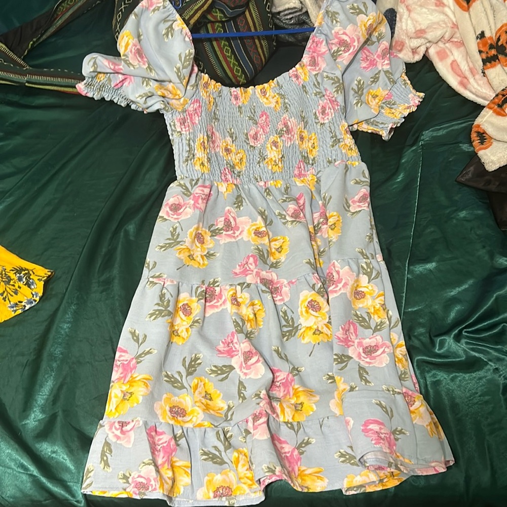 Beautiful Floral pattern dress, midi length